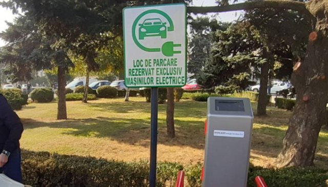 Stații de încărcare mașini electrice, în parcările rezidențiale din Ploiești. Când și unde vor fi amplasate