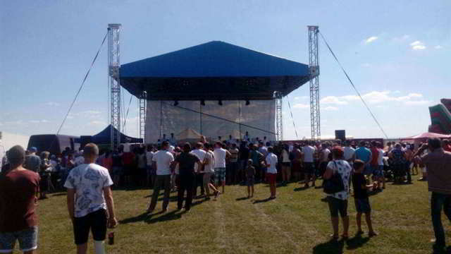 Petreceri, sâmbătă şi duminică, în patru localităţi din Prahova. La Gornet începe Festivalul Zmeurei